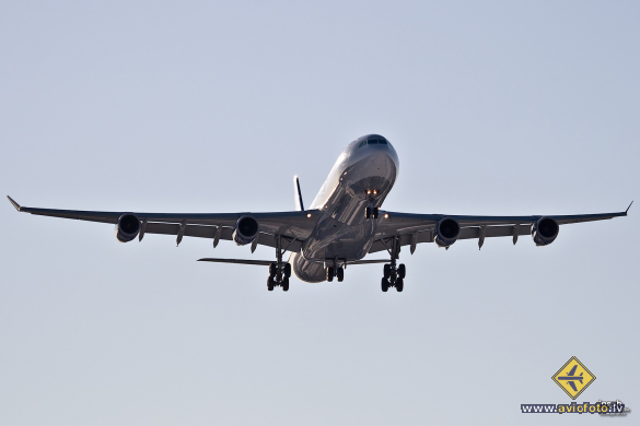Airbus A340-313X