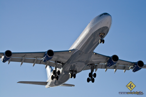 Airbus A340-313X