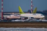 Boeing 737-548