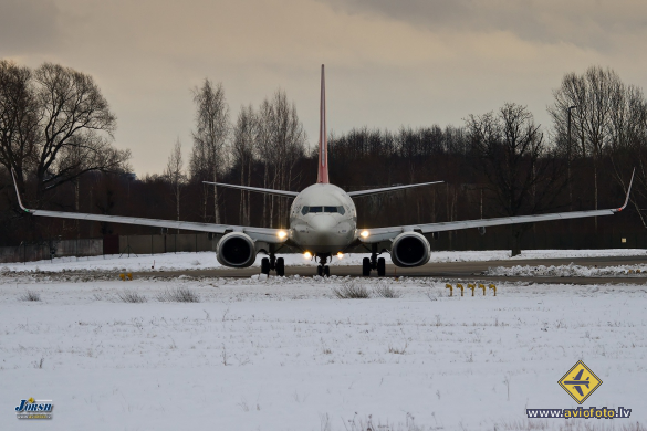 Boeing 737-8F2
