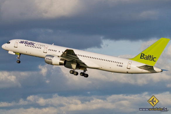 Boeing 757-256