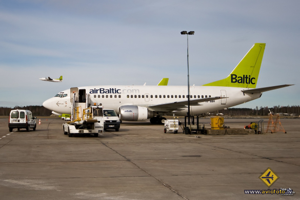Boeing 737-548