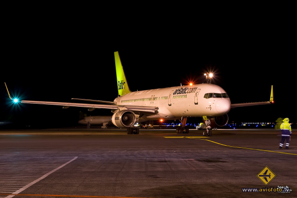 Boeing 757-256