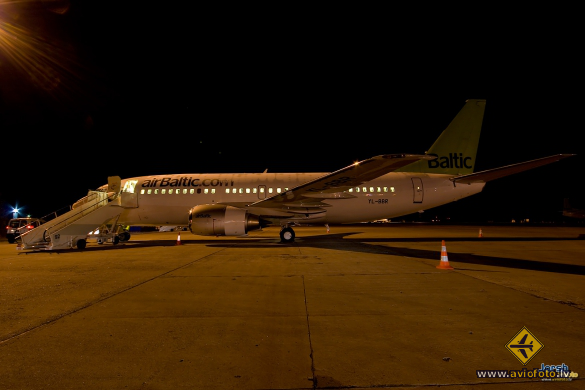Boeing 737-31S