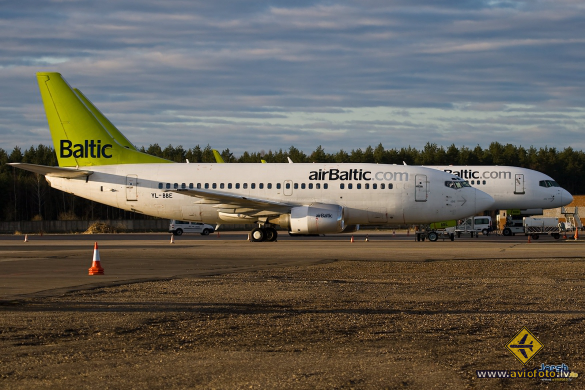 Boeing 737-53S