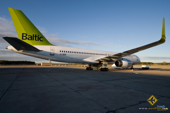 Boeing 757-256