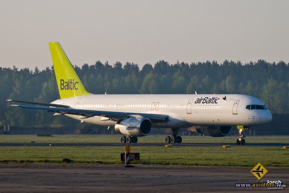 Boeing 757-256