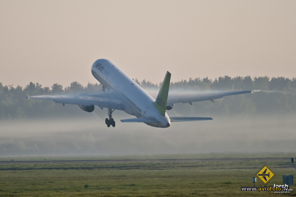 Boeing 757-256