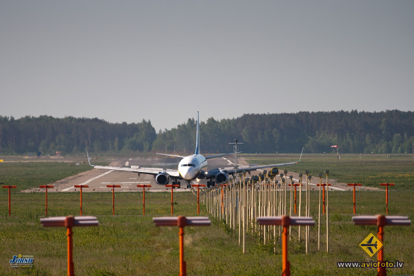 Boeing 737-8AS