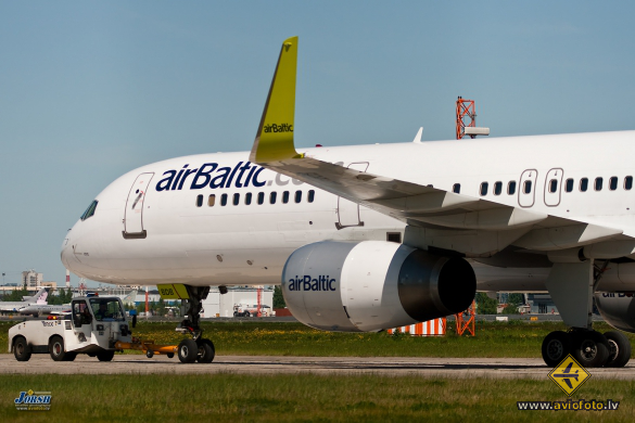 Boeing 757-256