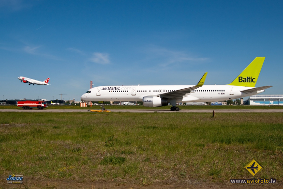 Boeing 757-256