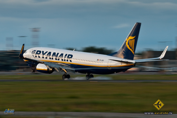 Boeing 737-8AS
