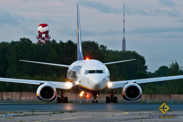 Boeing 737-8AS