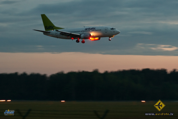Boeing 737-522
