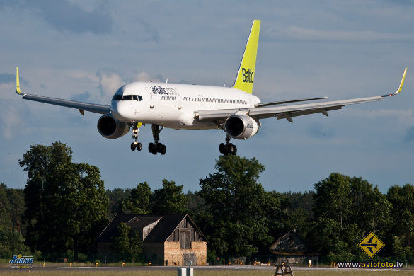 Boeing 757-256