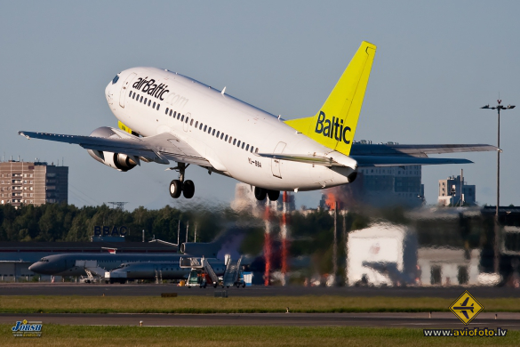 Boeing 737-505