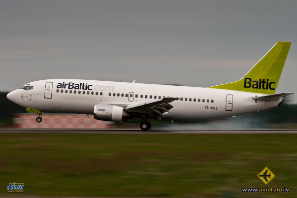 Boeing 737-31S