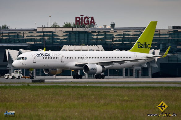 Boeing 757-256