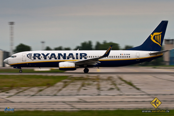 Boeing 737-8AS