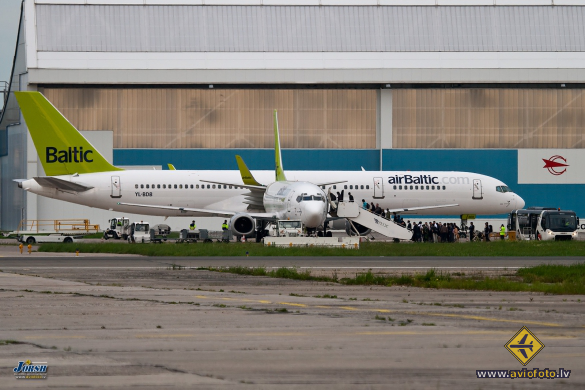 Boeing 737-522