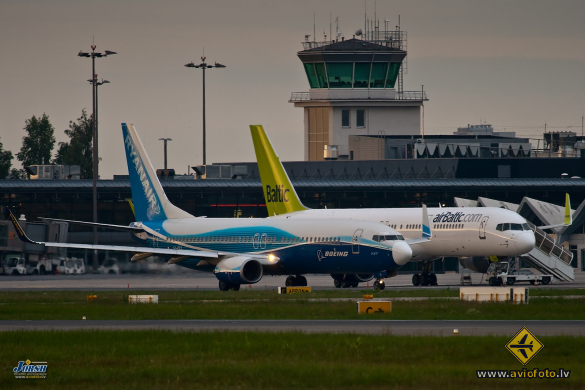 Boeing 737-8AS