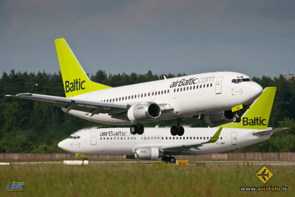 Boeing 737-31S