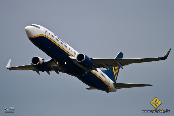 Boeing 737-8AS