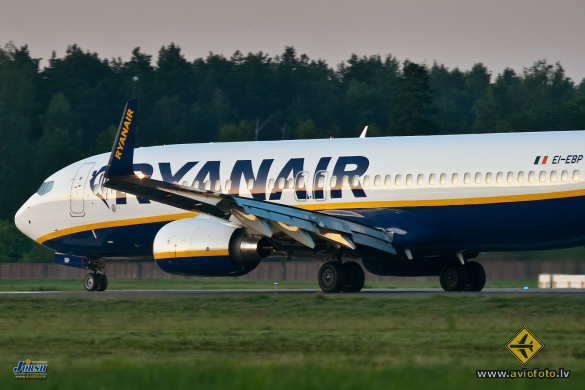 Boeing 737-8AS