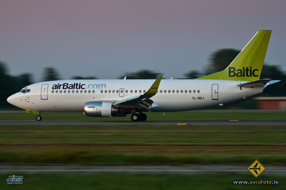 Boeing 737-36Q