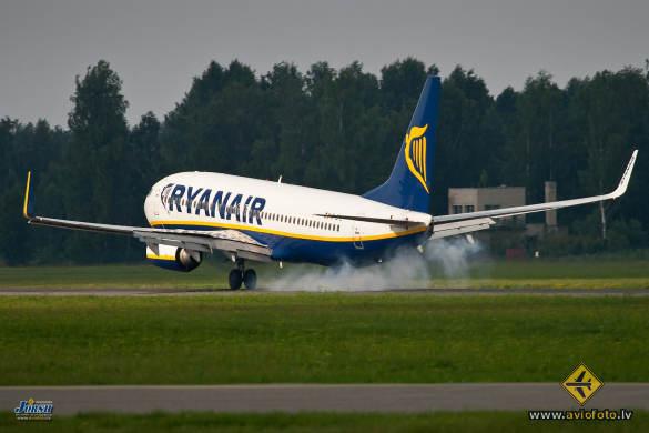 Boeing 737-8AS