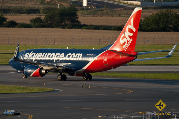 Boeing 737-76N