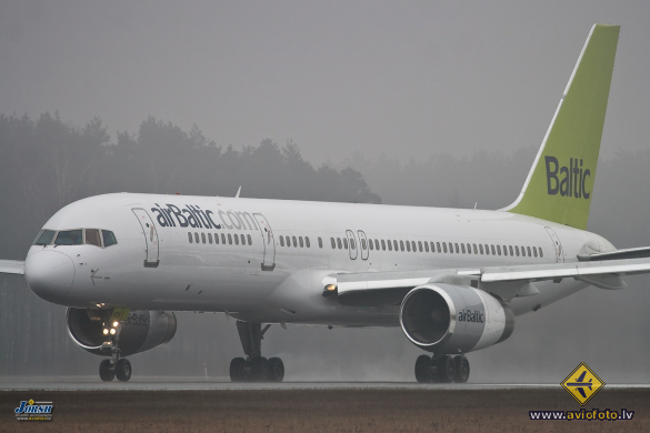 Boeing 757-256