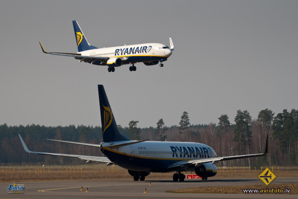 Boeing 737-8AS