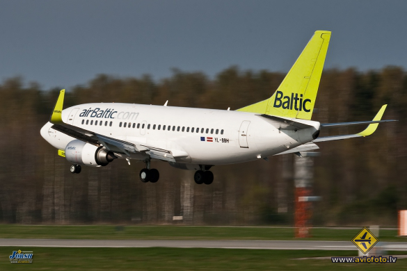 Boeing 737-548
