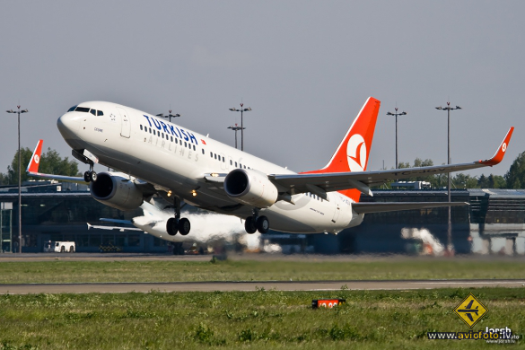 Boeing 737-8F2