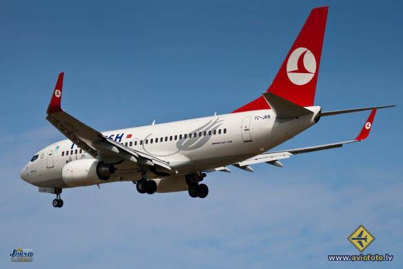Boeing 737-752