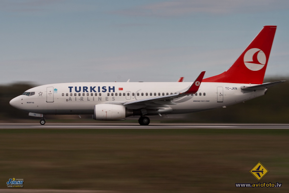 Boeing 737-752