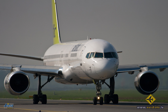 Boeing 757-256