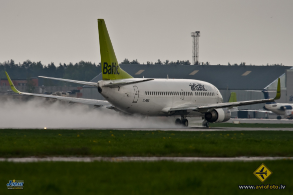 Boeing 737-36Q