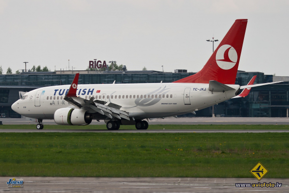 Boeing 737-752