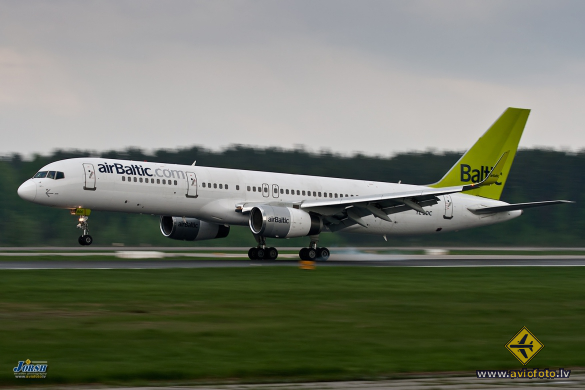 Boeing 757-256