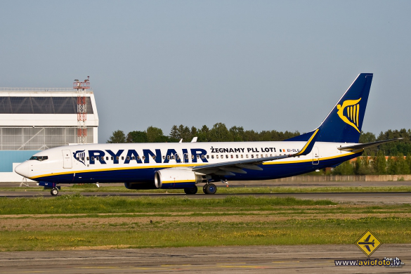 Boeing 737-8AS