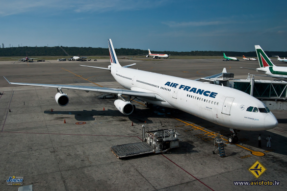 Airbus A340-311