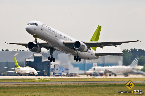 Boeing 757-256
