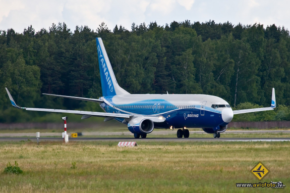 Boeing 737-8AS
