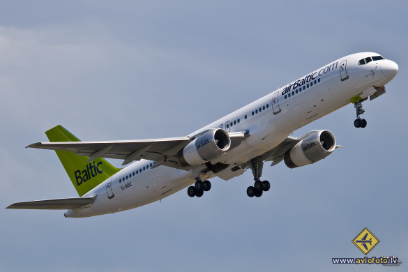 Boeing 757-256