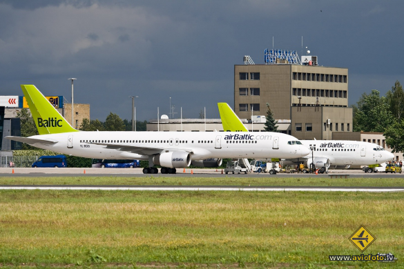 Boeing 757-256