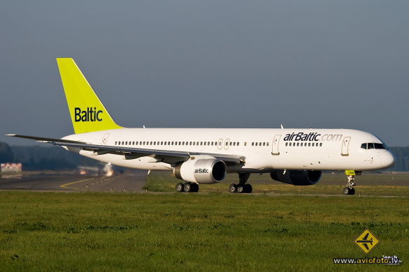 Boeing 757-256