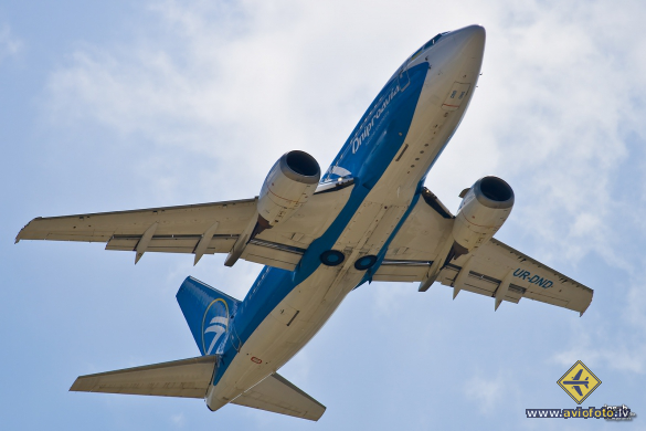 Boeing 737-5L9