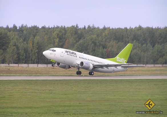 Boeing 737-548